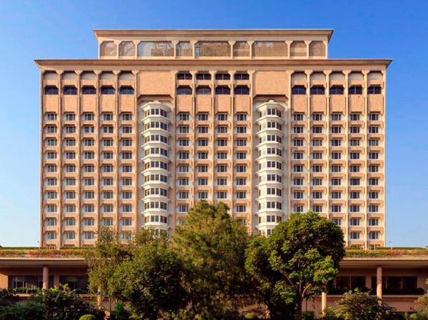 escorts Service near Taj Mansingh Hotel Delhi